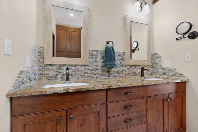 2040 Calle Pajaro Azul NW, Albuquerque, NM 87120