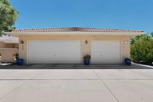 2040 Calle Pajaro Azul NW, Albuquerque, NM 87120