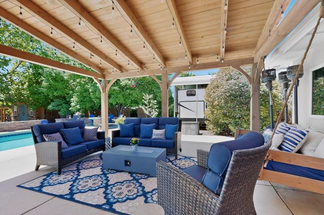 2040 Calle Pajaro Azul NW, Albuquerque, NM 87120