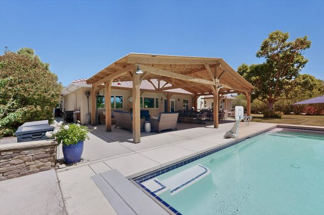 2040 Calle Pajaro Azul NW, Albuquerque, NM 87120