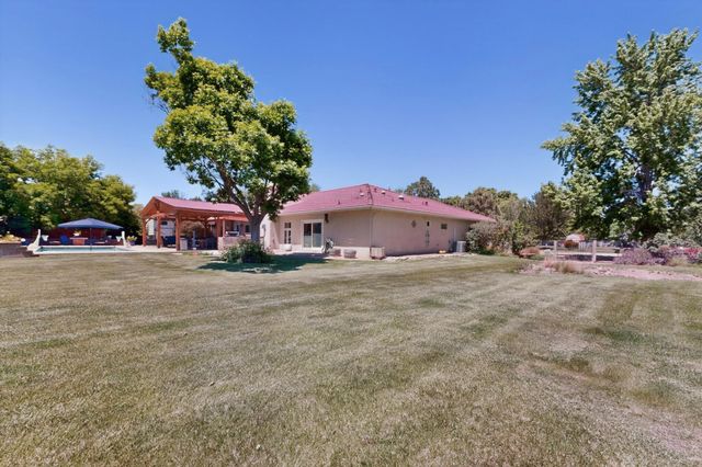 2040 Calle Pajaro Azul NW, Albuquerque, NM 87120