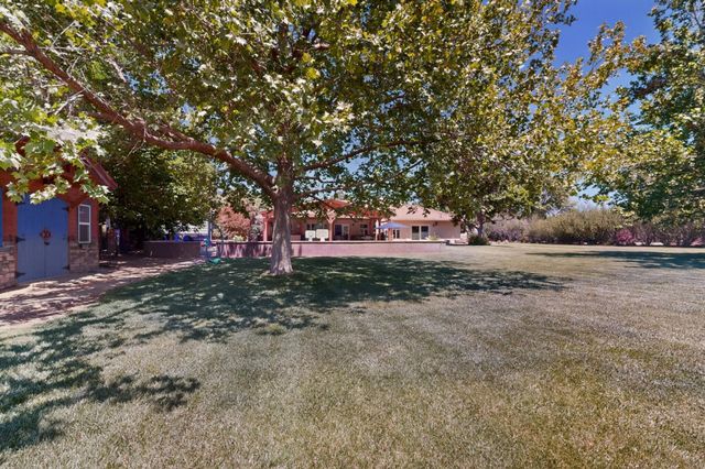 2040 Calle Pajaro Azul NW, Albuquerque, NM 87120