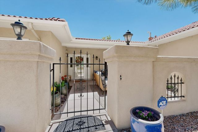 2040 Calle Pajaro Azul NW, Albuquerque, NM 87120