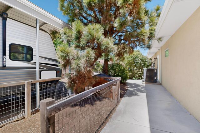 2040 Calle Pajaro Azul NW, Albuquerque, NM 87120