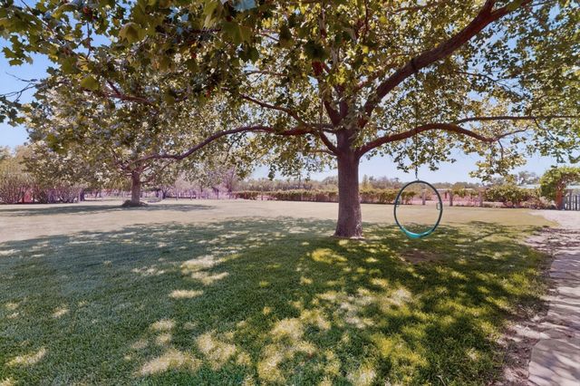 2040 Calle Pajaro Azul NW, Albuquerque, NM 87120