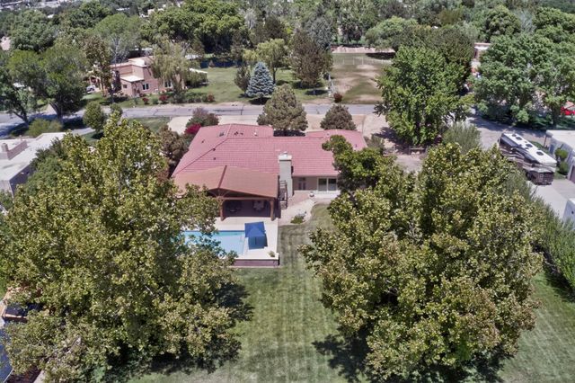 2040 Calle Pajaro Azul NW, Albuquerque, NM 87120