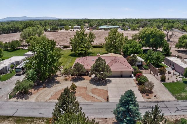 2040 Calle Pajaro Azul NW, Albuquerque, NM 87120
