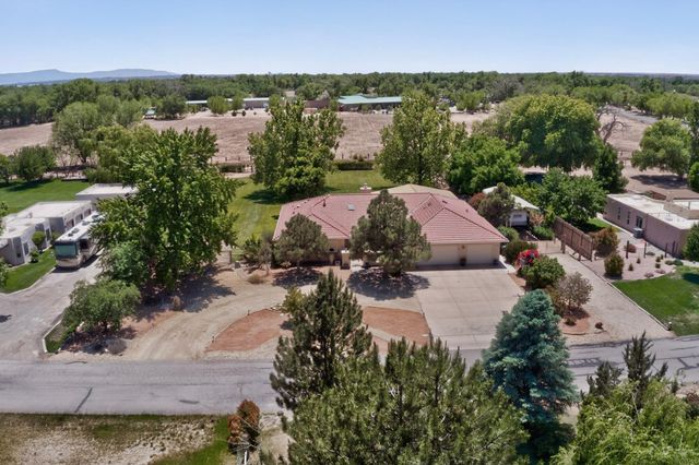 2040 Calle Pajaro Azul NW, Albuquerque, NM 87120
