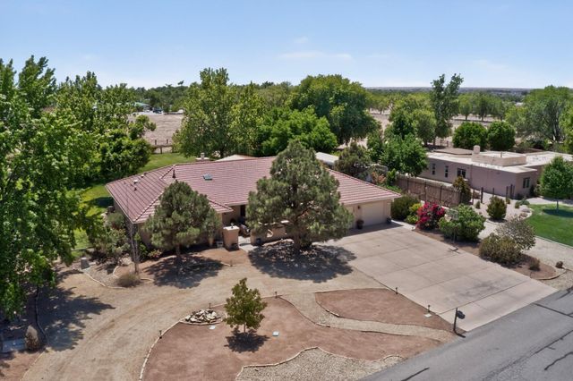 2040 Calle Pajaro Azul NW, Albuquerque, NM 87120