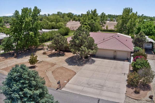 2040 Calle Pajaro Azul NW, Albuquerque, NM 87120