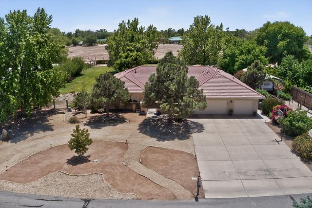 2040 Calle Pajaro Azul NW, Albuquerque, NM 87120