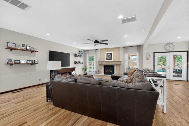 2040 Calle Pajaro Azul NW, Albuquerque, NM 87120