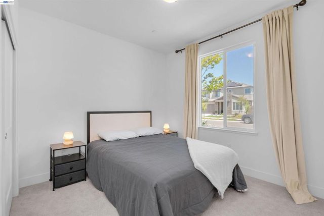 3098 Mulholland Dr, Lathrop, CA 95330