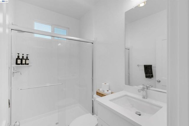 3098 Mulholland Dr, Lathrop, CA 95330