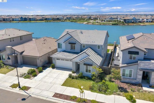 3098 Mulholland Dr, Lathrop, CA 95330