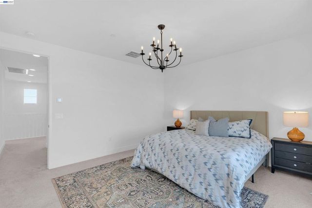 3098 Mulholland Dr, Lathrop, CA 95330