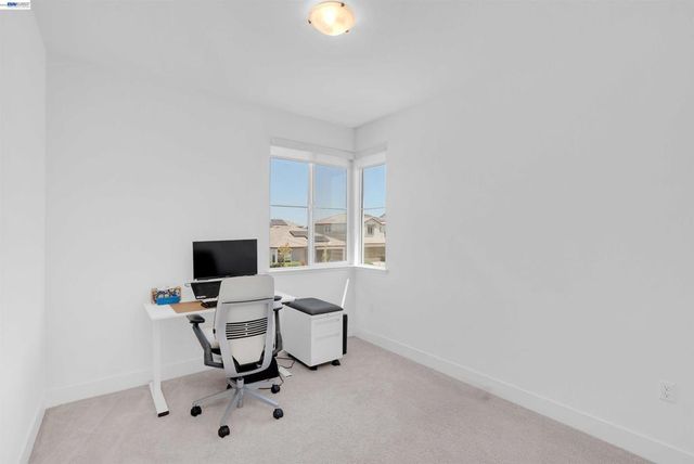 3098 Mulholland Dr, Lathrop, CA 95330