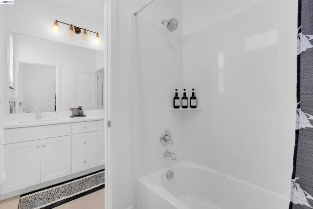 3098 Mulholland Dr, Lathrop, CA 95330
