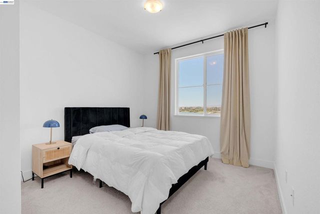 3098 Mulholland Dr, Lathrop, CA 95330