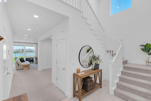 3098 Mulholland Dr, Lathrop, CA 95330