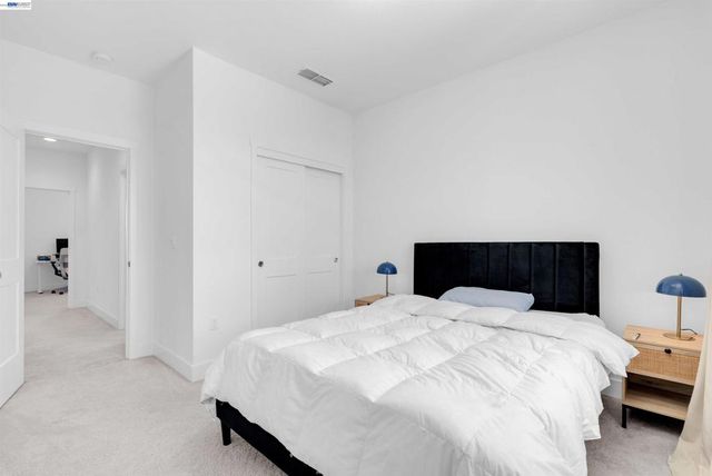 3098 Mulholland Dr, Lathrop, CA 95330