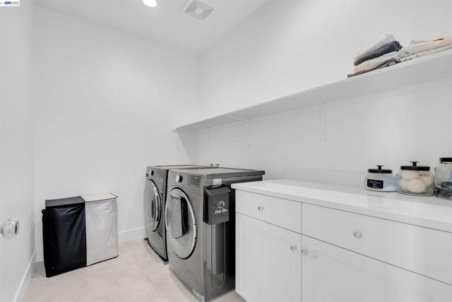 3098 Mulholland Dr, Lathrop, CA 95330