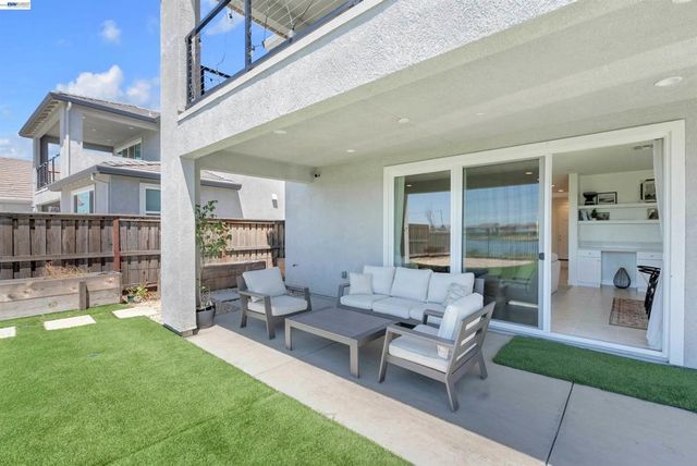 3098 Mulholland Dr, Lathrop, CA 95330