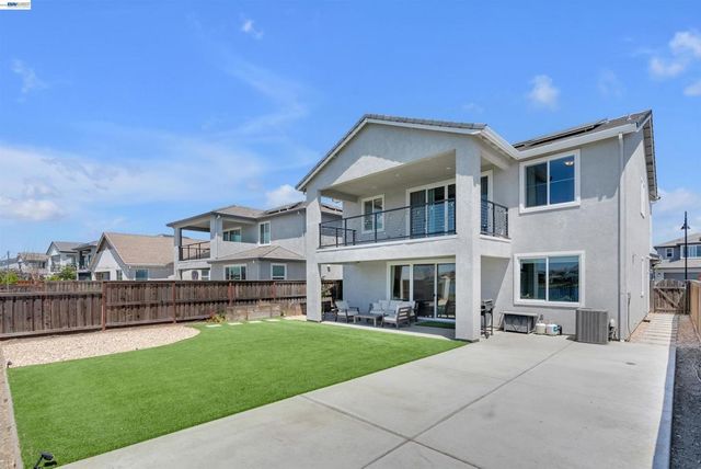 3098 Mulholland Dr, Lathrop, CA 95330