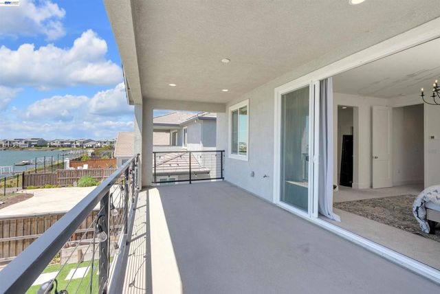 3098 Mulholland Dr, Lathrop, CA 95330
