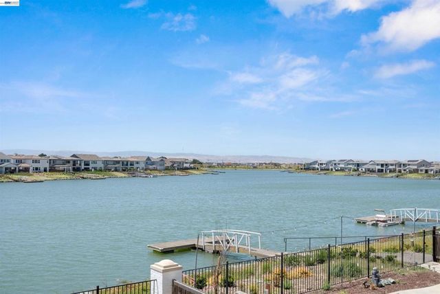 3098 Mulholland Dr, Lathrop, CA 95330