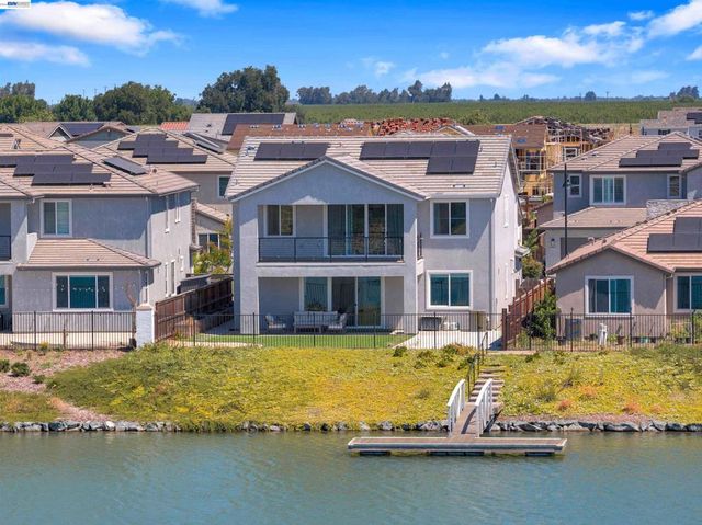 3098 Mulholland Dr, Lathrop, CA 95330