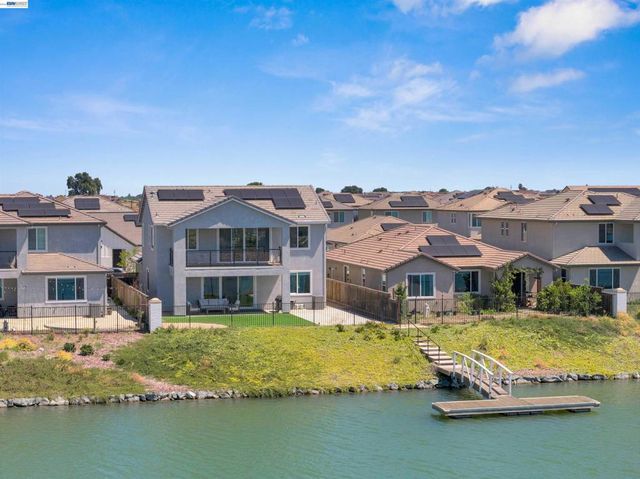 3098 Mulholland Dr, Lathrop, CA 95330