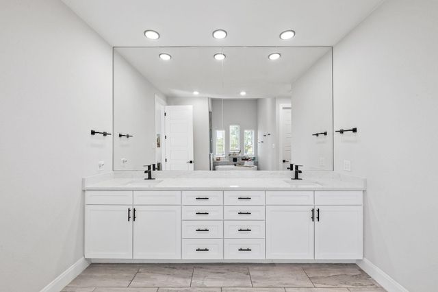 225 Spicewood Trails DR, Spicewood, TX 78669