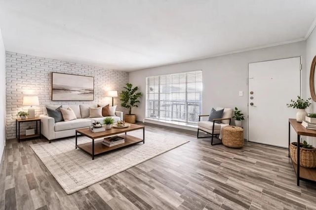 2815 Greenridge Drive 2-121, North Houston, TX 77057