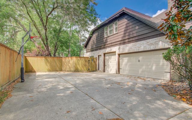 1703 Brookside Pine Lane, Houston, TX 77345