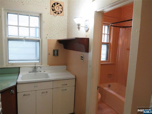 152 Washington Street, Lodi, NJ 07644