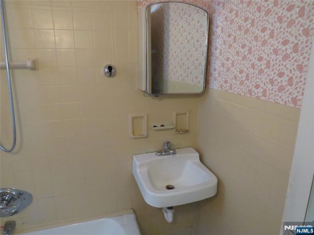 152 Washington Street, Lodi, NJ 07644