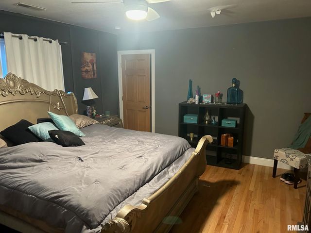 708 W MARKET Street, Taylorville, IL 62568