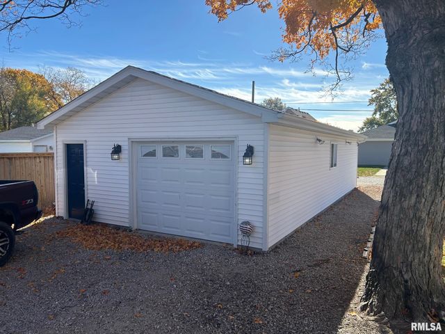 708 W MARKET Street, Taylorville, IL 62568