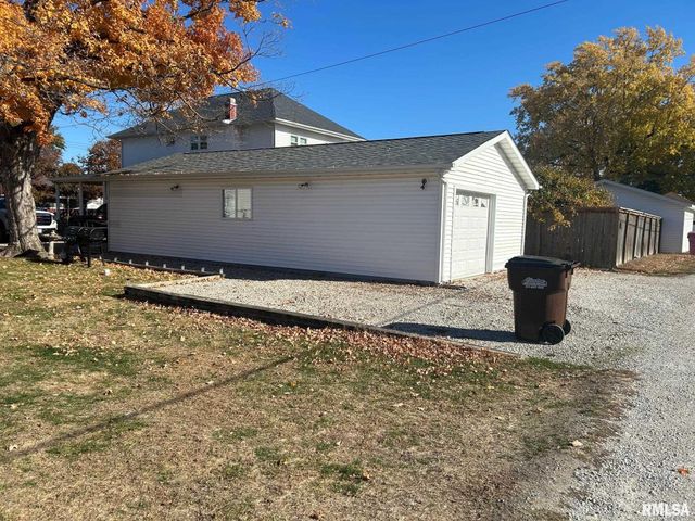 708 W MARKET Street, Taylorville, IL 62568