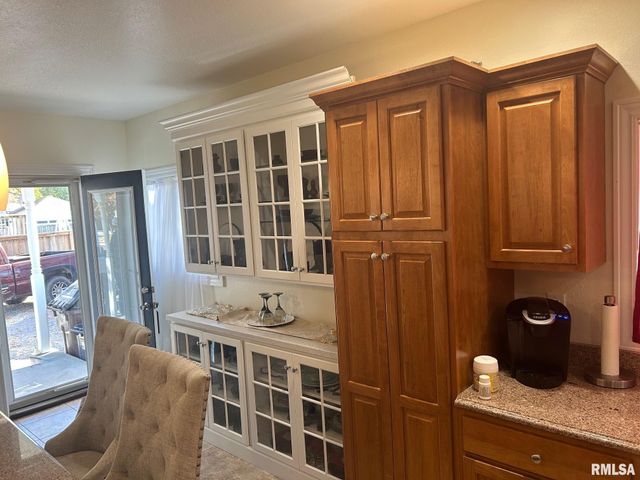 708 W MARKET Street, Taylorville, IL 62568