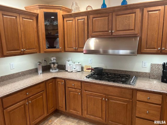 708 W MARKET Street, Taylorville, IL 62568