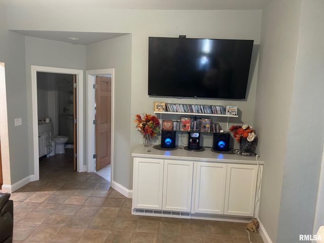 708 W MARKET Street, Taylorville, IL 62568