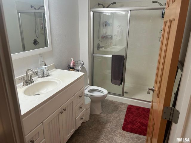 708 W MARKET Street, Taylorville, IL 62568