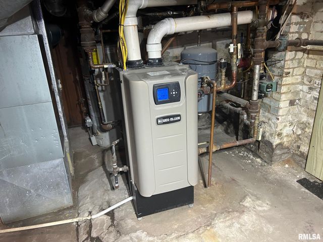 708 W MARKET Street, Taylorville, IL 62568