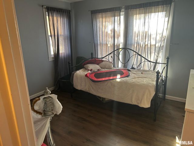 708 W MARKET Street, Taylorville, IL 62568