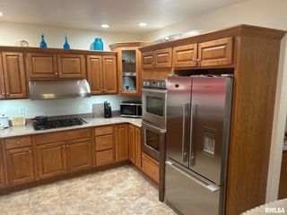 708 W MARKET Street, Taylorville, IL 62568