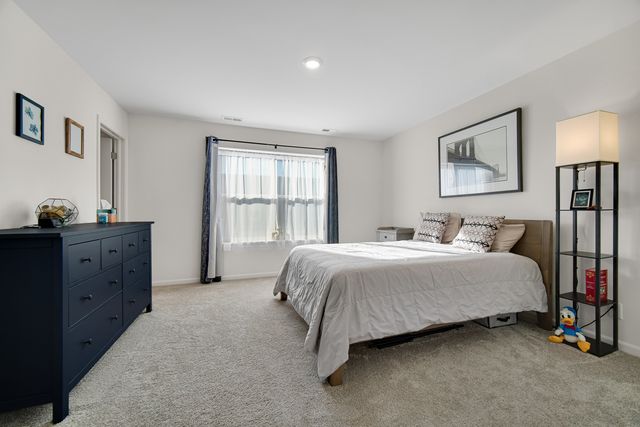 1015 Atterberg Road, South Elgin, IL 60177