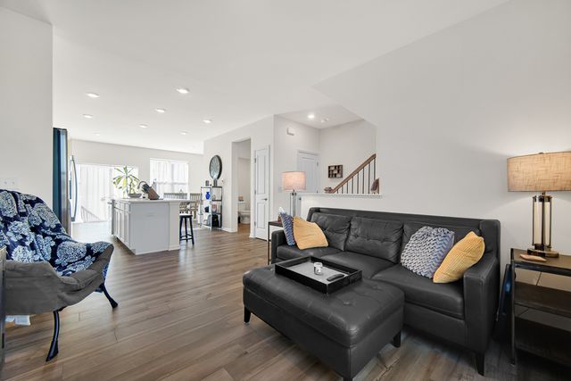 1015 Atterberg Road, South Elgin, IL 60177