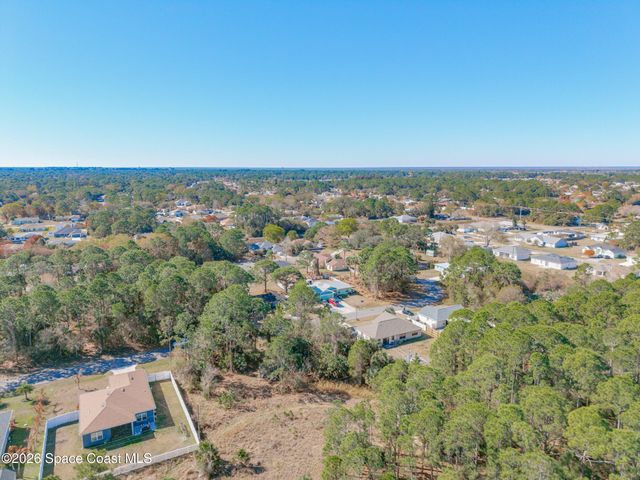 825 Doverbrook Road NW, Palm Bay, FL 32907